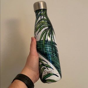 Swell water bottle